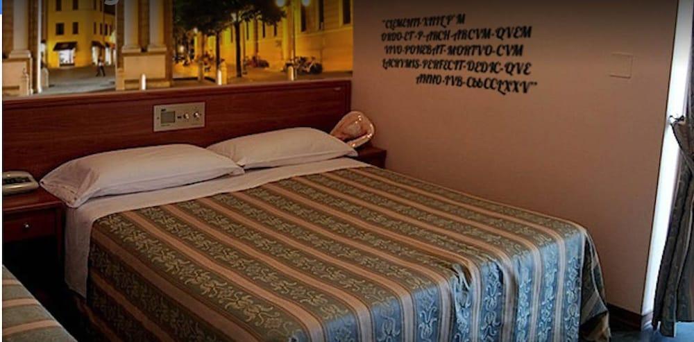 Hotel Acerboli Rimini Bagian luar foto