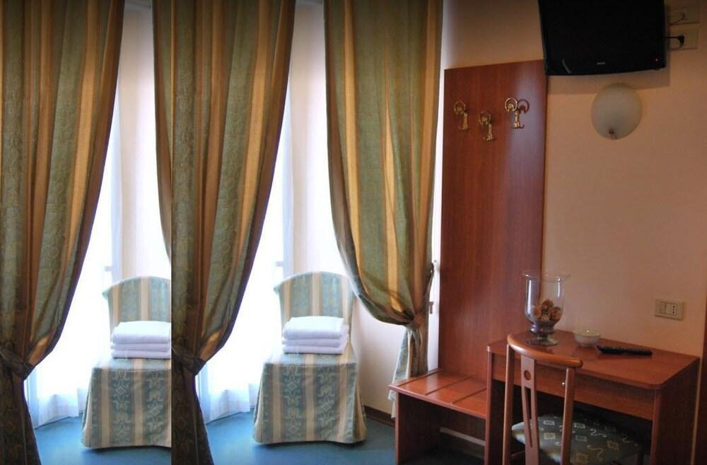 Hotel Acerboli Rimini Bagian luar foto