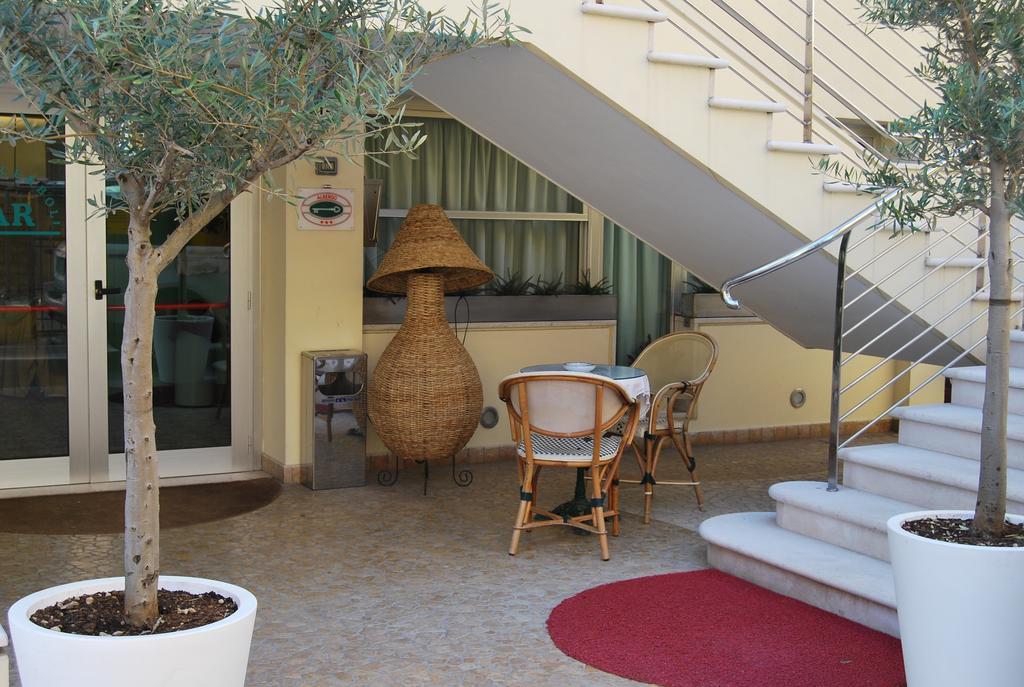 Hotel Acerboli Rimini Bagian luar foto