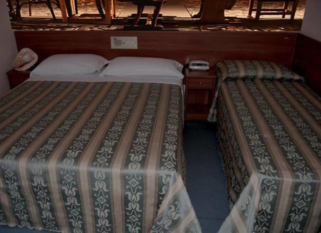 Hotel Acerboli Rimini Bagian luar foto